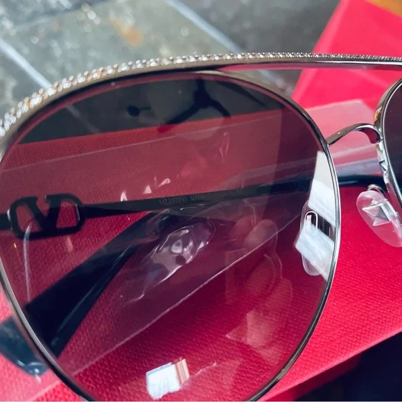 Brand new, never worn ladies Valentino sunglasses. - Picture 8 of 12